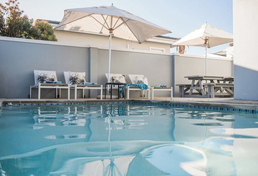 The Whale On Main B&b