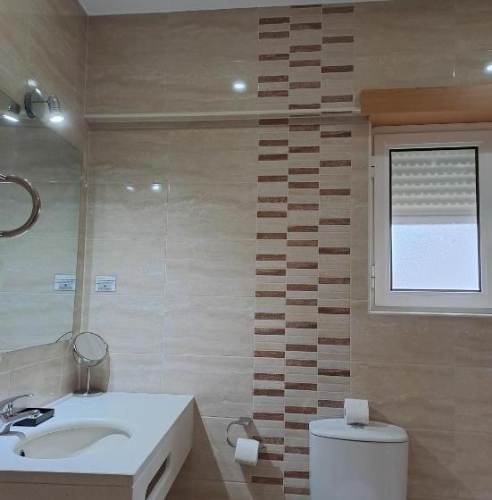 مبيت وإفطار Square