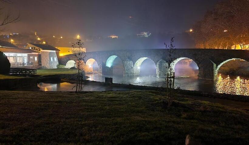 مبيت وإفطار Square