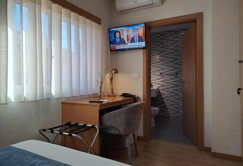 مبيت وإفطار Square