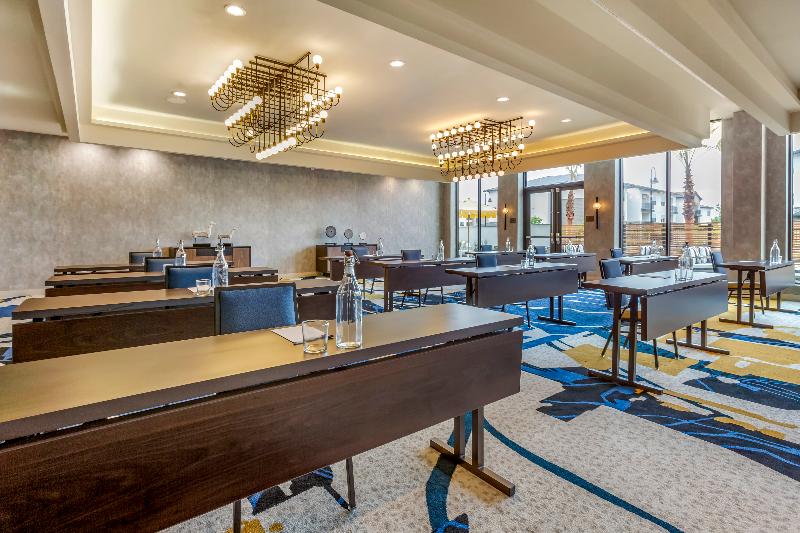 Отель Centro Sonoma Wine Country, Tapestry Collection Hilton