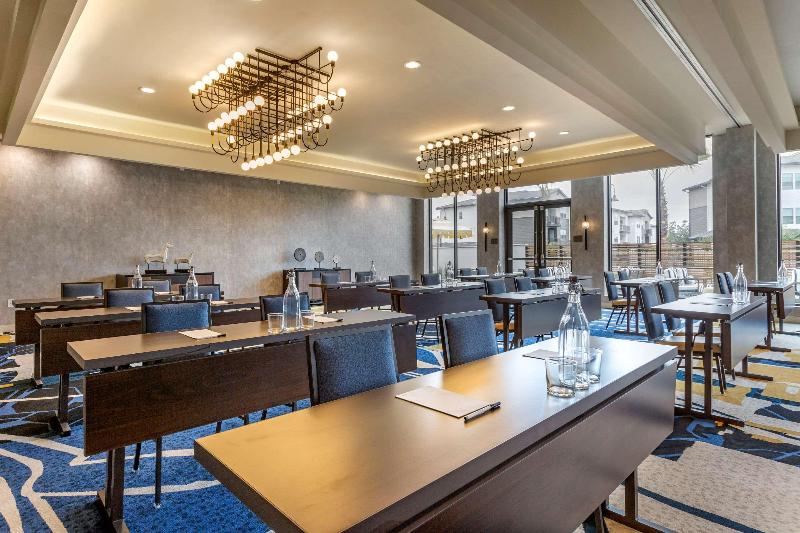 Отель Centro Sonoma Wine Country, Tapestry Collection Hilton