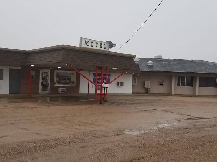 فندق First Interstate Inn