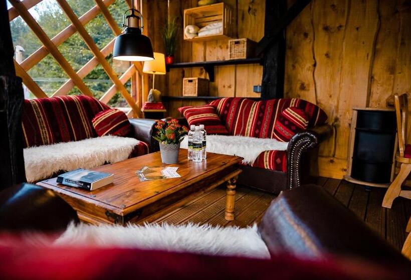 هتل Glamping Forest Edge