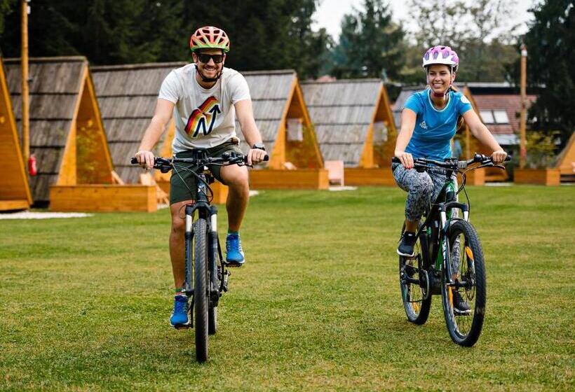 هتل Glamping Forest Edge