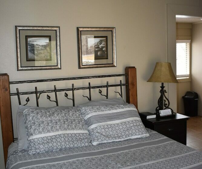 فندق Jack S White River Fishing Resort