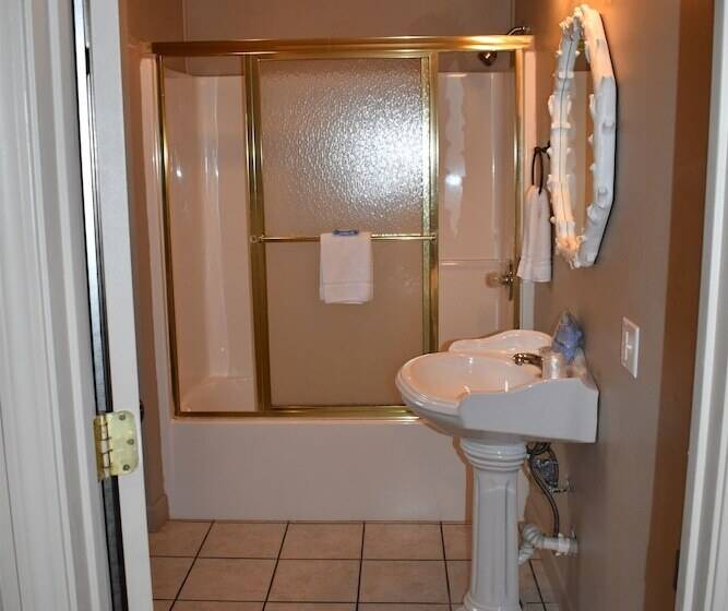 فندق Jack S White River Fishing Resort