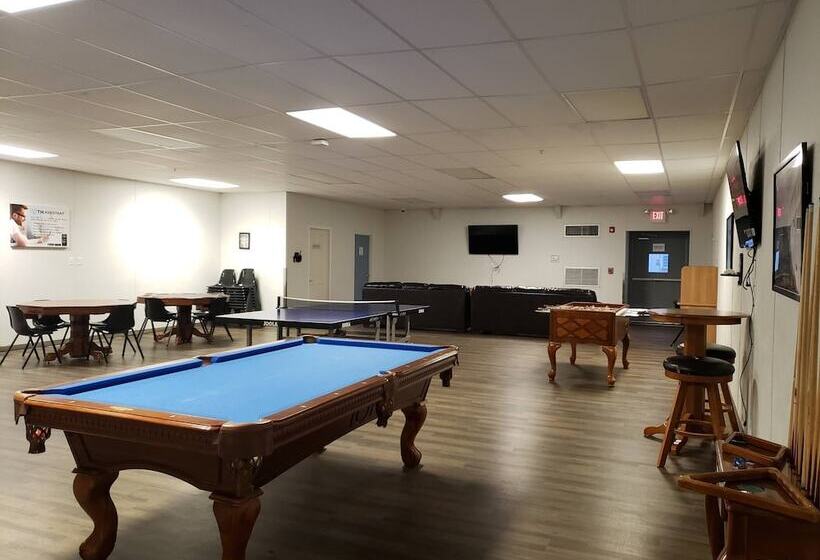 فندق Target Hospitality Watford City Lodge