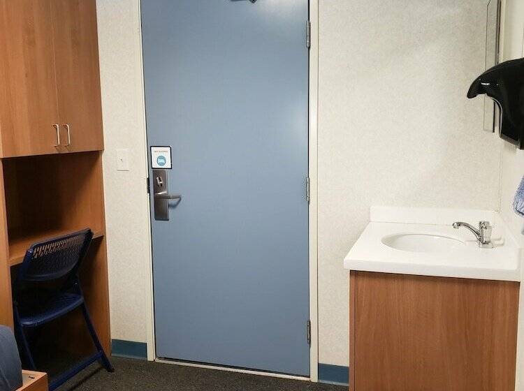 فندق Target Hospitality Watford City Lodge