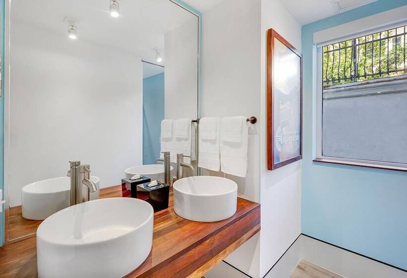 فندق على الطريق Ocean Treasure Beachside Suites