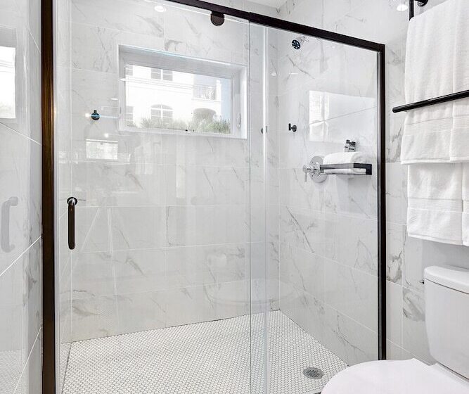 فندق على الطريق Ocean Treasure Beachside Suites