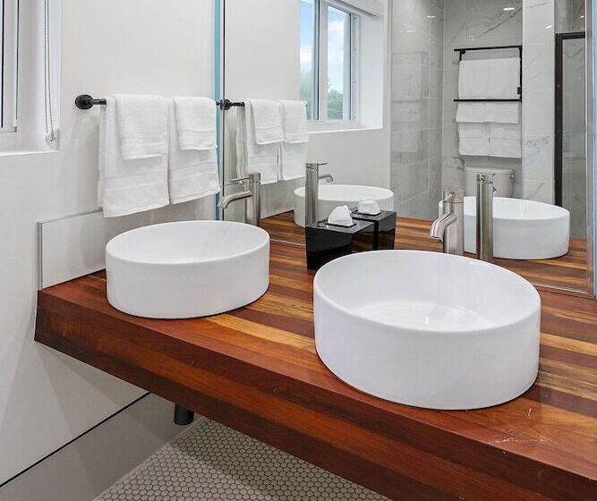 فندق على الطريق Ocean Treasure Beachside Suites