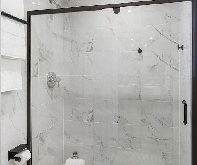 فندق على الطريق Ocean Treasure Beachside Suites