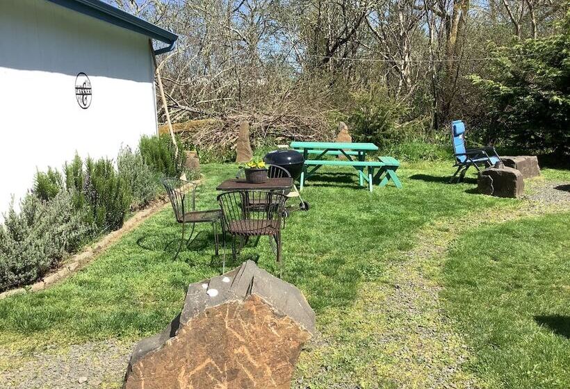 فندق على الطريق South Jetty Inn