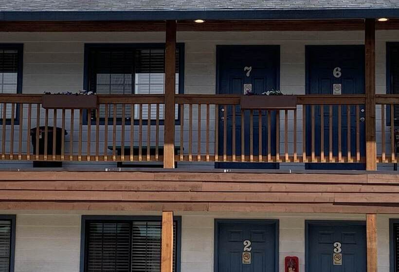 فندق على الطريق South Jetty Inn