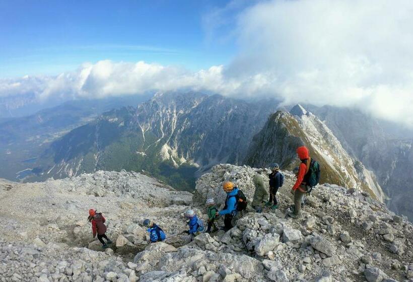پانسیون Apartments Skok With Free Parking
