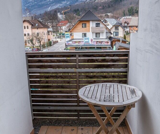 پانسیون Apartments Skok With Free Parking