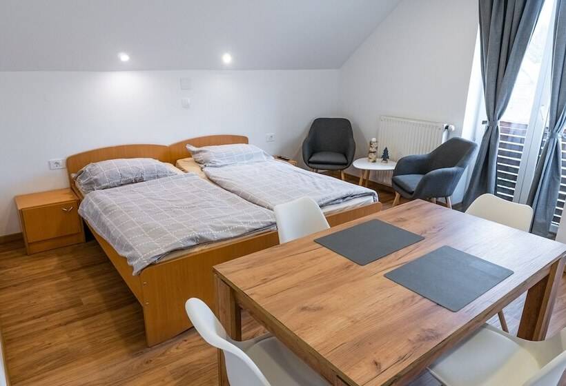 پانسیون Apartments Skok With Free Parking