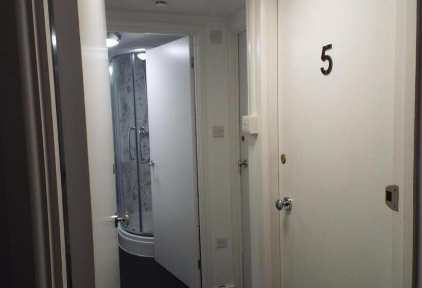 펜션 Corner House Guest House