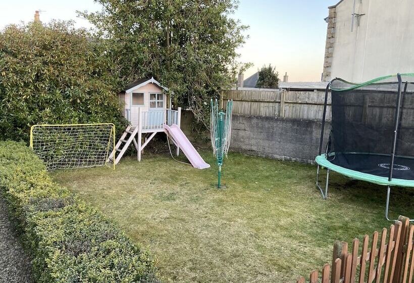 פנסיון Ivy Cottage Serviced Accommodation