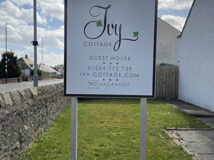 פנסיון Ivy Cottage Serviced Accommodation