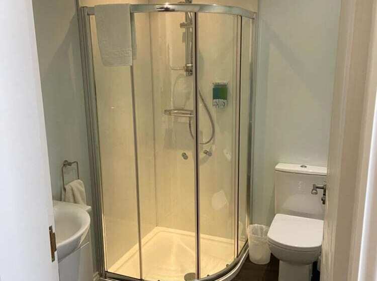 פנסיון Ivy Cottage Serviced Accommodation