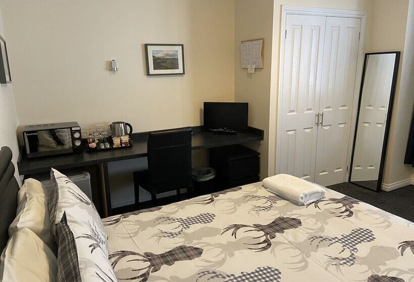 פנסיון Ivy Cottage Serviced Accommodation