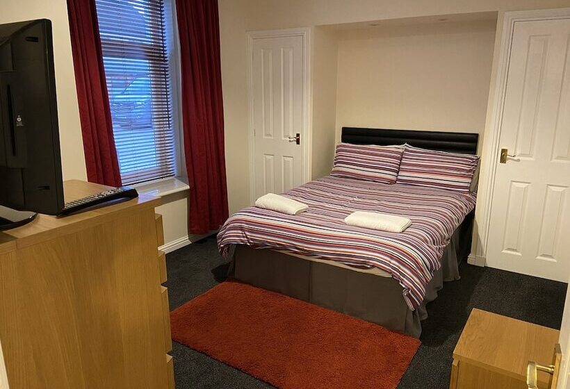 פנסיון Ivy Cottage Serviced Accommodation