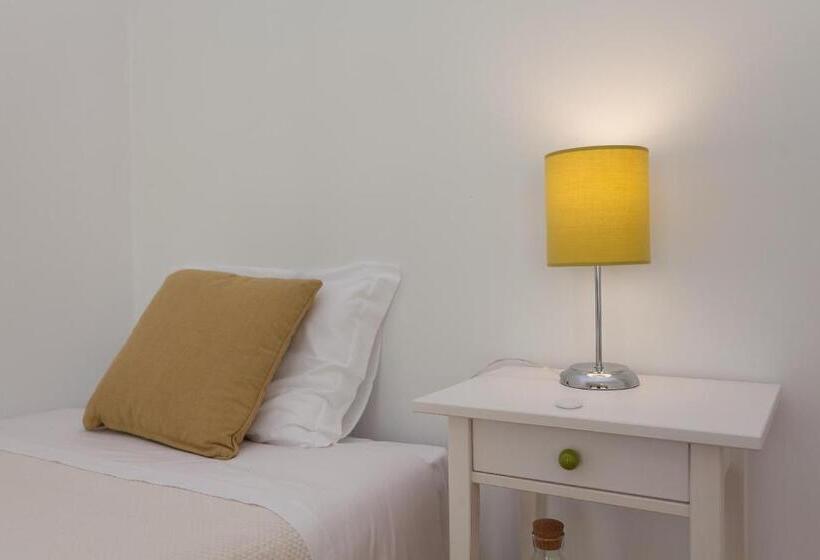 پانسیون Mouralua