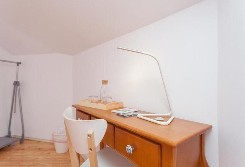 پانسیون Mouralua