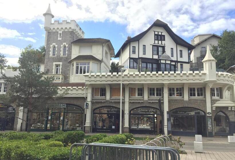 הוסטל Auberge Riva Bella