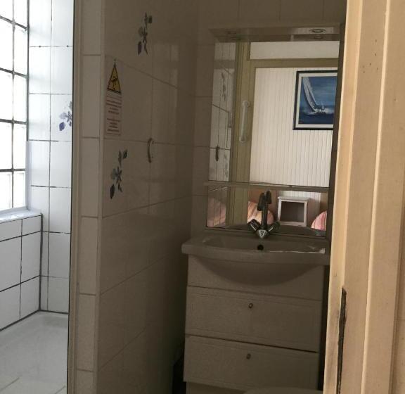 הוסטל Auberge Riva Bella