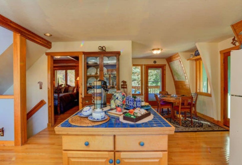 مبيت وإفطار Moss Mountain Inn