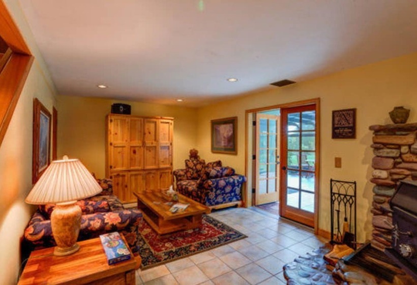 مبيت وإفطار Moss Mountain Inn