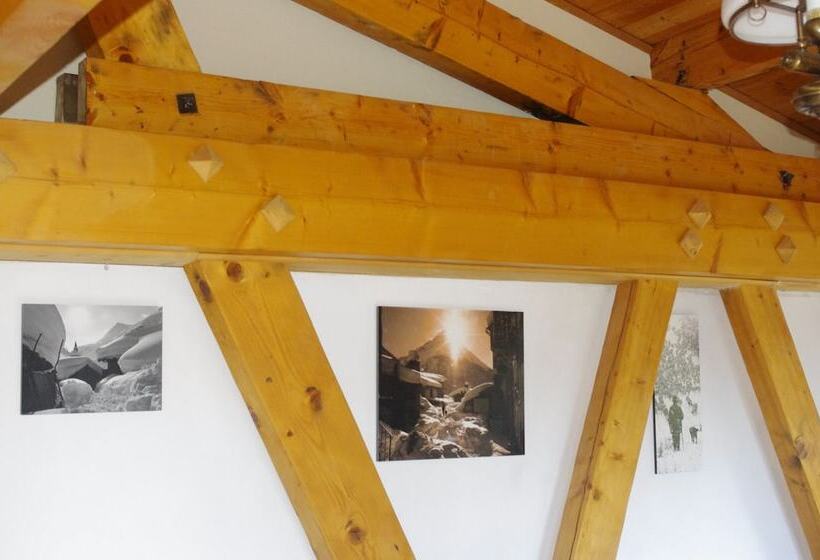 Central Hostel Chatel