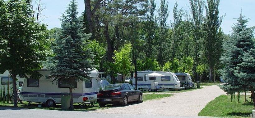 هتل Aranjuez Camping & Bungalows