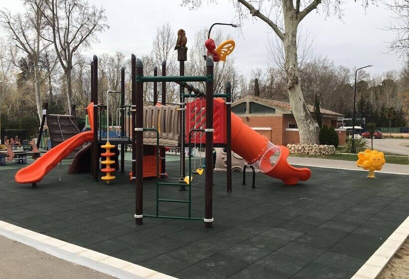 هتل Aranjuez Camping & Bungalows