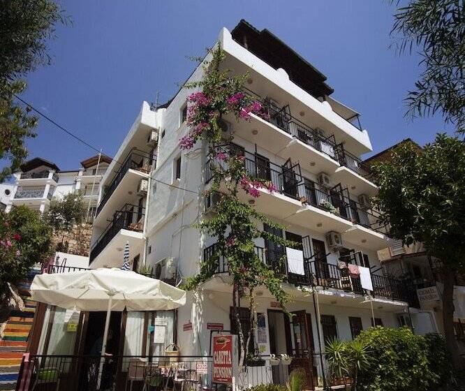 בית מלון כפרי Caretta Pansi̇yon