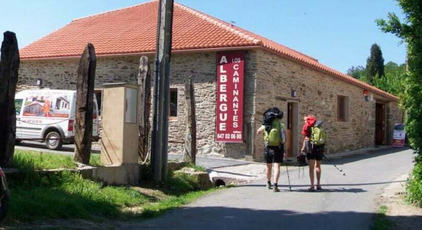 Pensión Albergue Los Caminantes   Hostel