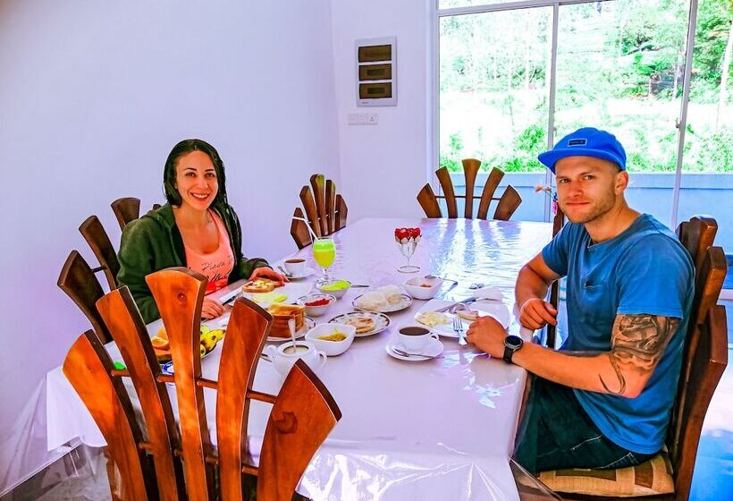 Пансион Heaven Hills Guest House