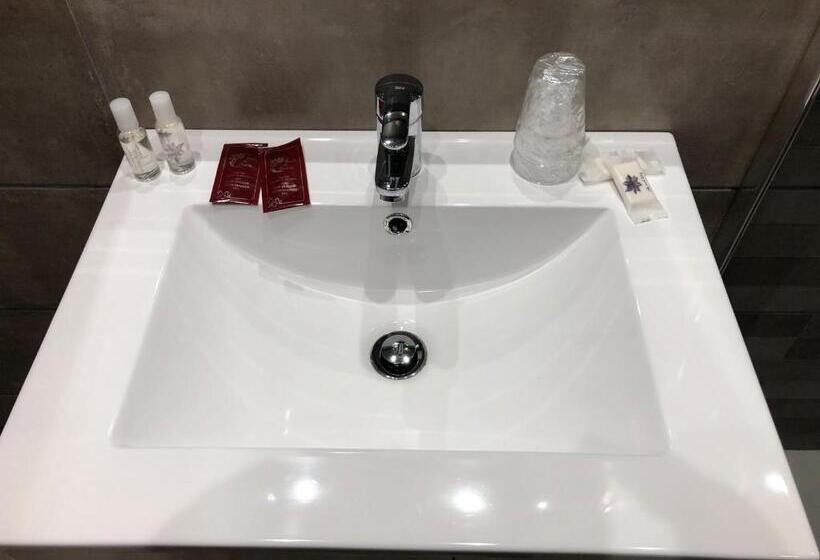 פנסיון Hostal Montreal