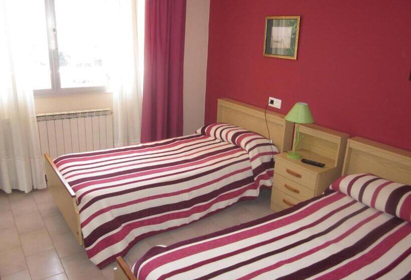 פנסיון Hostal Montreal