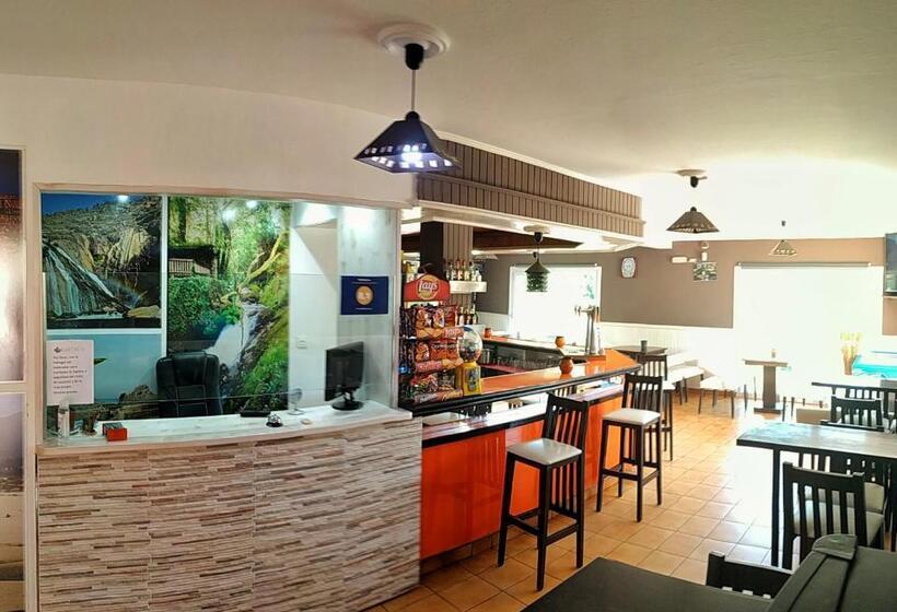 פנסיון Hostal Montreal