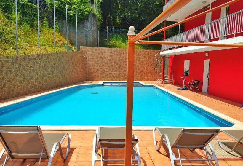 פנסיון Hostal Montreal