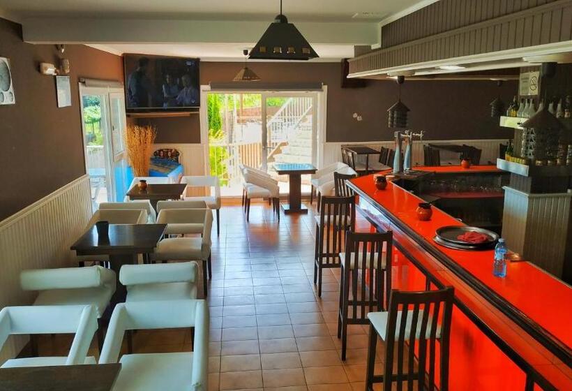 פנסיון Hostal Montreal