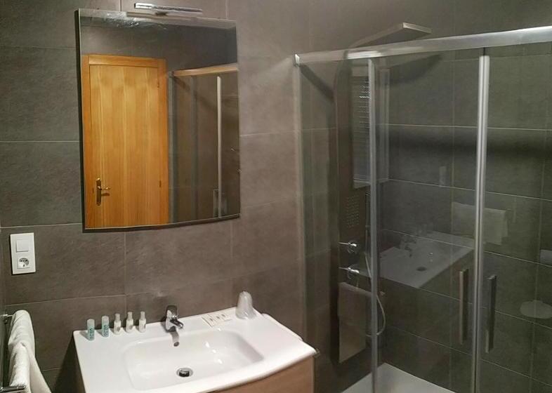 פנסיון Hostal Montreal