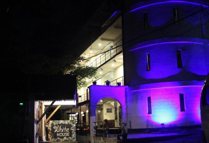 Пансион White House Adam`s Peak