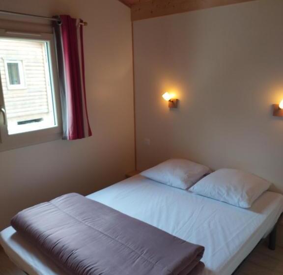 리조트 Les Chalets Du Hautforez
