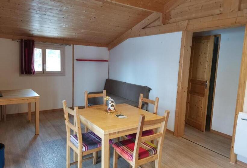 리조트 Les Chalets Du Hautforez