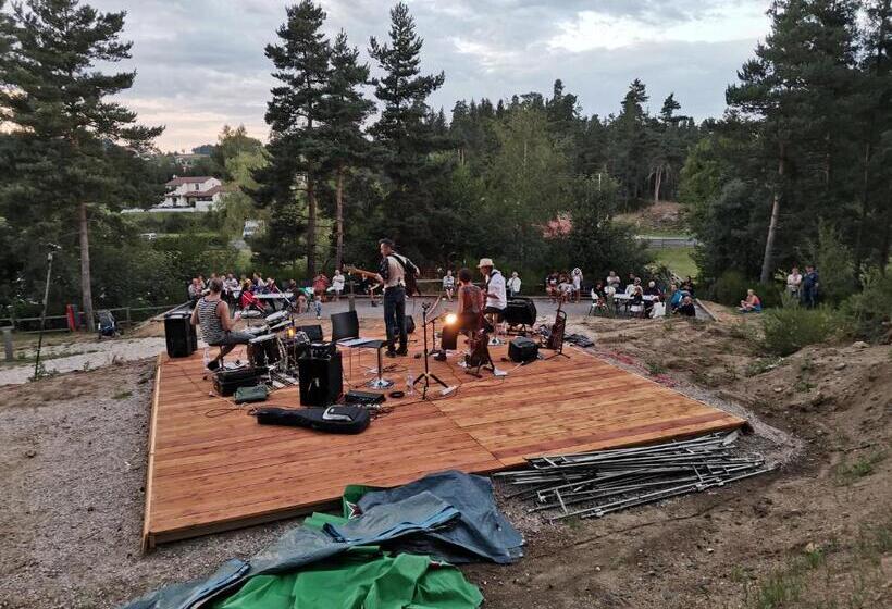 منتجع Les Chalets Du Hautforez